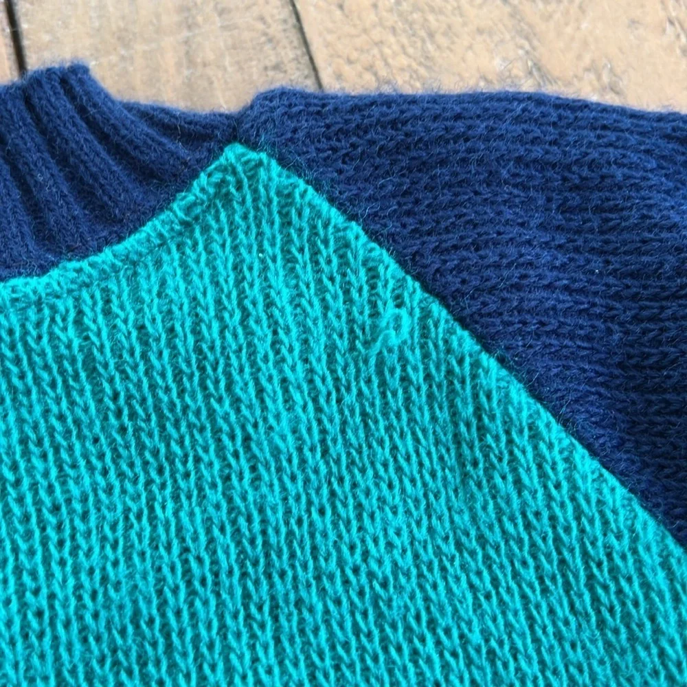 Oshkosh vintage logo mock neck sweater